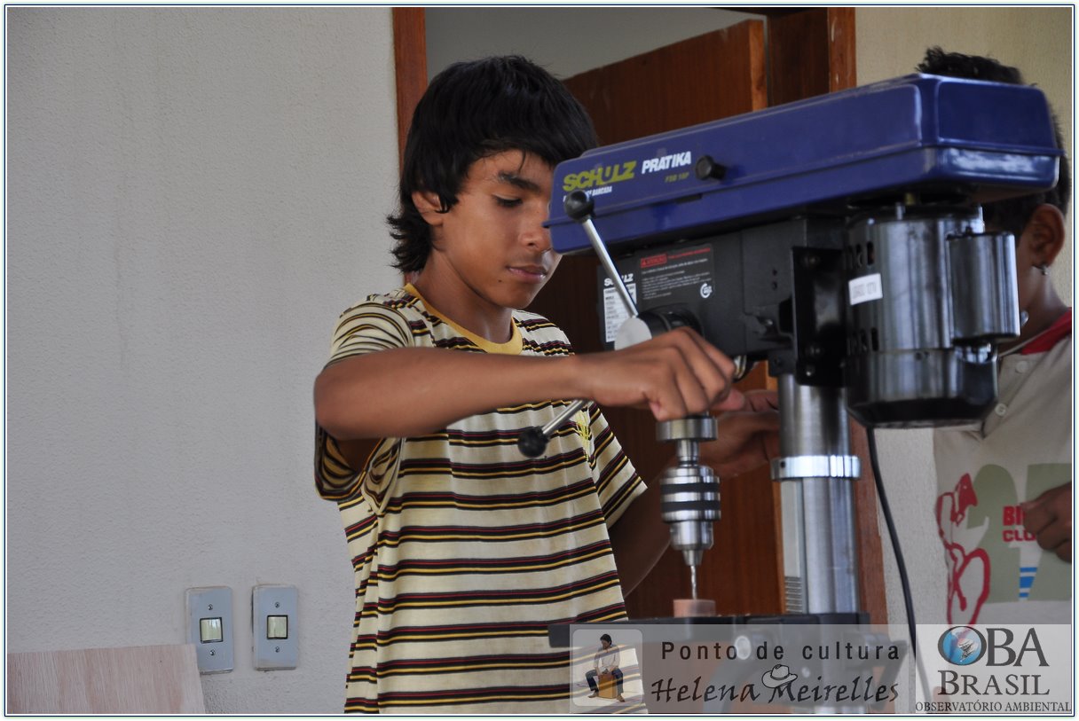 Ilustração lateral esquerda